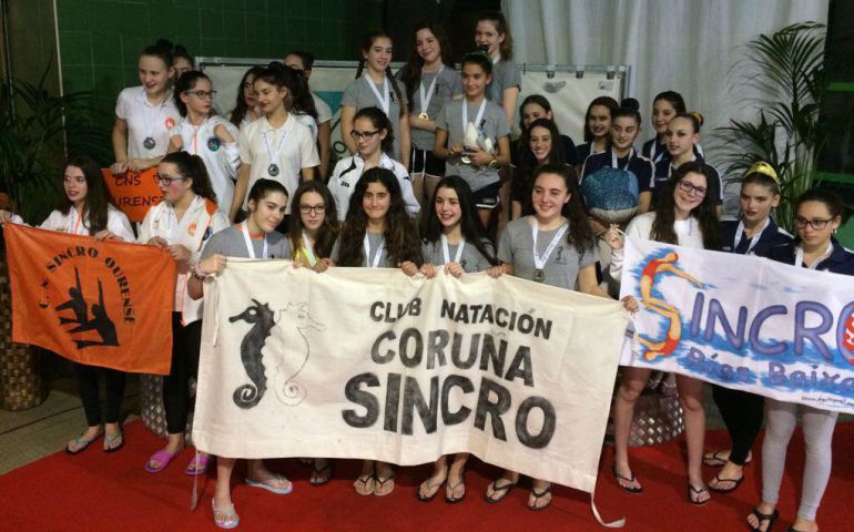 Éxito del equipo base 4 del Sincro Ourense, en el campoenato gallego de invierno, que se celebró en la piscina Rosario Dueñas, de la capital ourensana Éxito del equipo base 4 del Sincro Ourense, en el campoenato gallego de invierno, que se celebró en la piscina Rosario Dueñas, de la capital ourensana