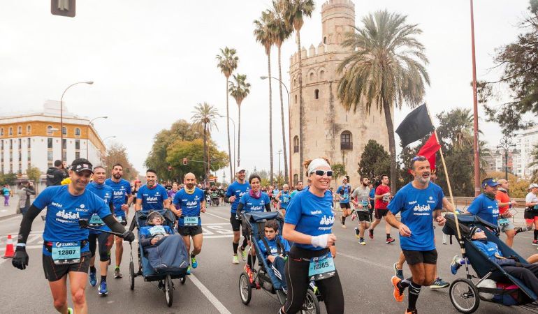 Sevilla se volcó con los tres niños con ataxia telangiectasia que consiguieron finalizar la maratón Sevilla se volcó con los tres niños con ataxia telangiectasia que consiguieron finalizar la maratón
