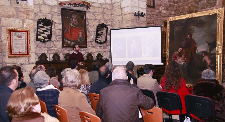 Antonio Custodio explica a los asistentes a la presentación, el proceso seguido para recuperar el cuadro restaurado de la iglesia de la Asunción de Villacarrillo, en colaboración con la Fundación Caja Rural de Jaén Antonio Custodio explica a los asistentes a la presentación, el proceso seguido para recuperar el cuadro restaurado de la iglesia de la Asunción de Villacarrillo, en colaboración con la Fundación Caja Rural de Jaén