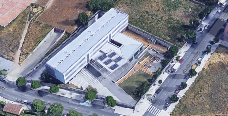 La residencia se encuesntra en la confluencia entre las calles Camino del Gansino y Bajada de la Universidad La residencia se encuesntra en la confluencia entre las calles Camino del Gansino y Bajada de la Universidad