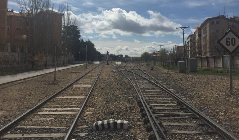 Las vías del tren convencional seguirán dividiendo Cuenca en dos