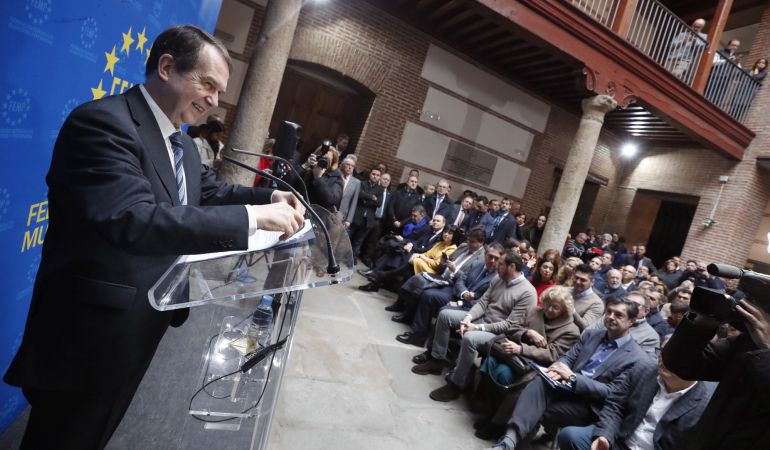 La reunión de alcaldes de la FEMP ha servido para anunciar los detalles del acuerdo para invertir superávit La reunión de alcaldes de la FEMP ha servido para anunciar los detalles del acuerdo para invertir superávit