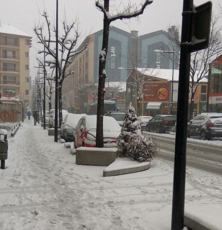 Intensa nevada a la capital on les precipitacions han estat persitents al llarg de la jornada. Intensa nevada a la capital on les precipitacions han estat persitents al llarg de la jornada.