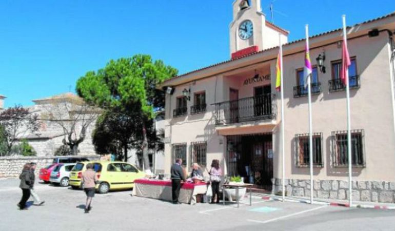 Hacienda ayudará a reducir la deuda millonaria de Pioz a cambio de "intervenir" sus cuentas Hacienda ayudará a reducir la deuda millonaria de Pioz a cambio de "intervenir" sus cuentas