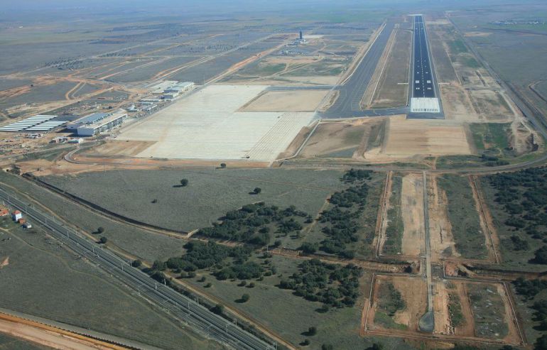 En 15 días, la empresa CRIA se convertirá en la nueva propietaria del Aeropuerto de Ciudad Real En 15 días, la empresa CRIA se convertirá en la nueva propietaria del Aeropuerto de Ciudad Real