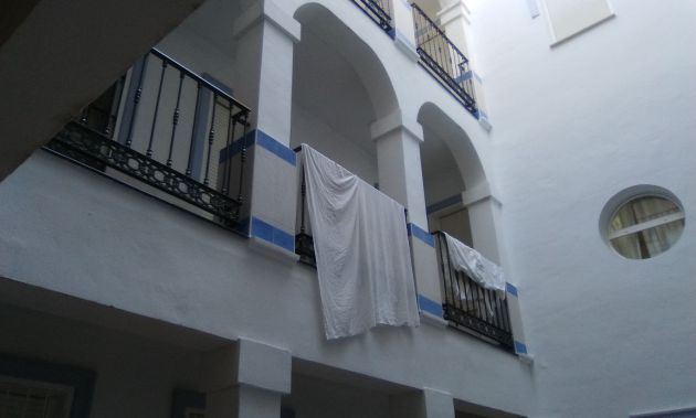 Inquilinos que tienden la ropa en el patio comunitario cuando esta expresamente prohibido Inquilinos que tienden la ropa en el patio comunitario cuando esta expresamente prohibido