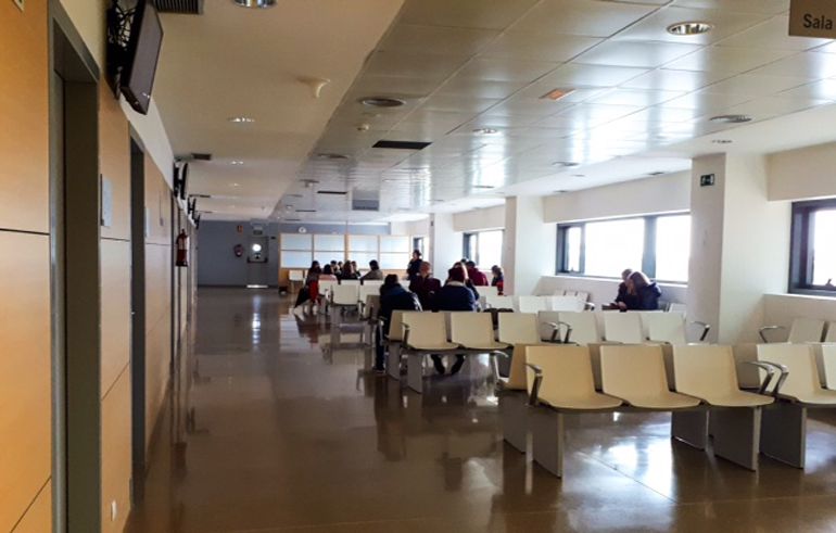 Sala de espera de Pediatría en el nuevo hospital San Cecilio del PTS de Granada Sala de espera de Pediatría en el nuevo hospital San Cecilio del PTS de Granada