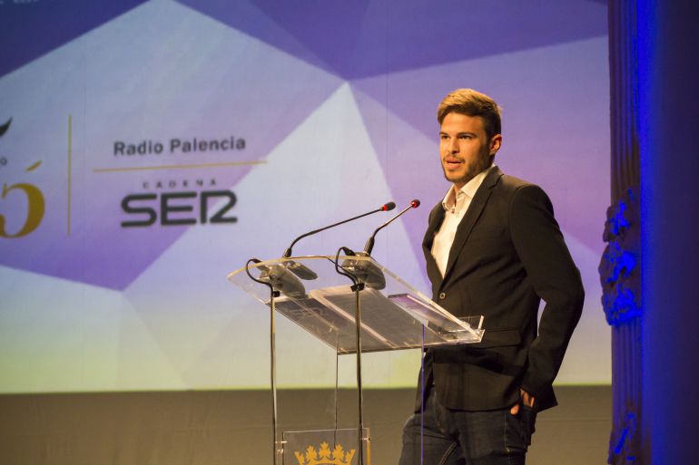 Óscar Husillos recogiendo el premio Ser Palentino de Radio Palencia de la Cadena SER Óscar Husillos recogiendo el premio Ser Palentino de Radio Palencia de la Cadena SER