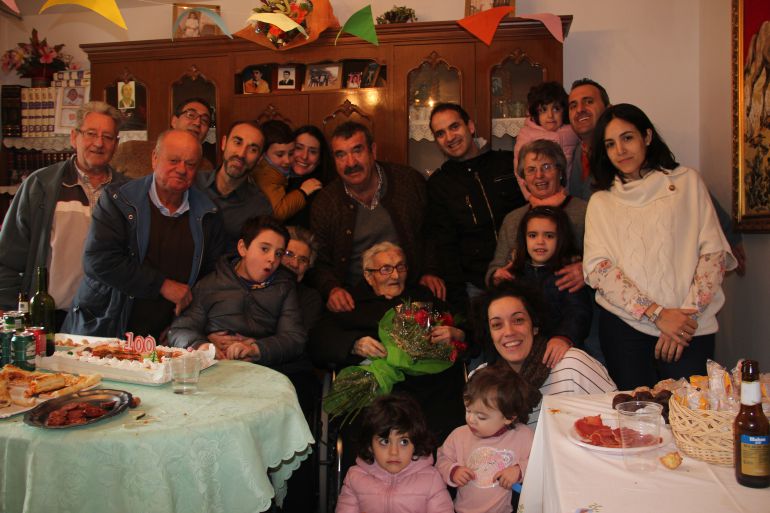 Genara con su familia Genara con su familia