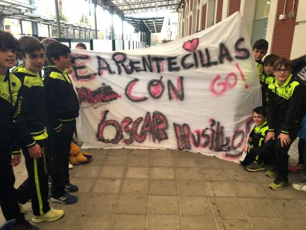 Los más pequeños del Club Puentecillas recibieron a Óscar como su referente Los más pequeños del Club Puentecillas recibieron a Óscar como su referente