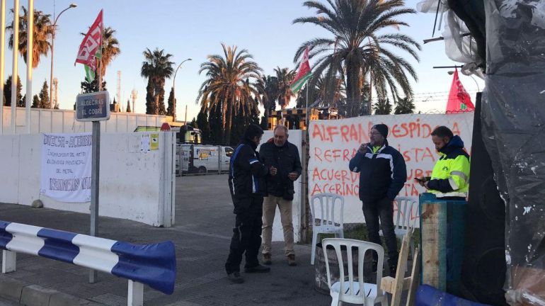 Trabajadores concentrados a las puertas de Acerinox Trabajadores concentrados a las puertas de Acerinox