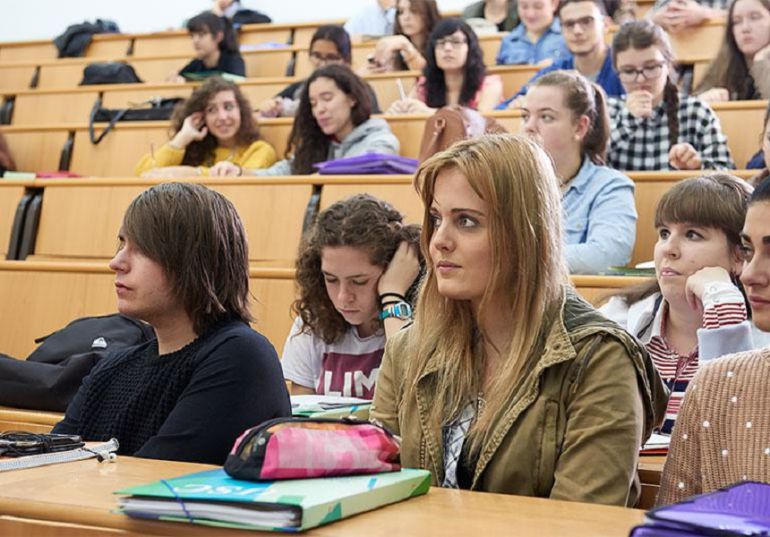 La USC respalda las reivindicaciones feministas para terminar con la desigualdad en la universidad La USC respalda las reivindicaciones feministas para terminar con la desigualdad en la universidad