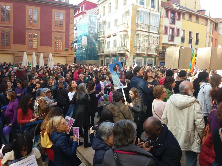 HUELGA 8M: La movilización feminista desborda las previsiones de asistencia en Oviedo HUELGA 8M: La movilización feminista desborda las previsiones de asistencia en Oviedo