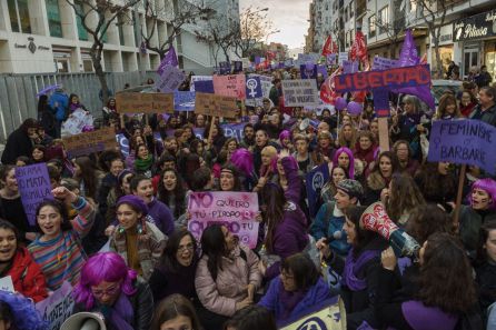 La marea morada ha llenado las calles de Vila La marea morada ha llenado las calles de Vila