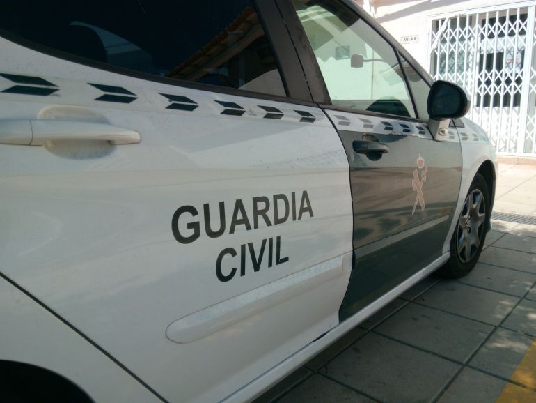 Vehículo de la Guardia Civil Vehículo de la Guardia Civil
