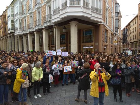 ¡Viva la huelga de cuidados, de consumo, laboral y educativa! ¡Viva la huelga feminista! ¡Viva la huelga de cuidados, de consumo, laboral y educativa! ¡Viva la huelga feminista!
