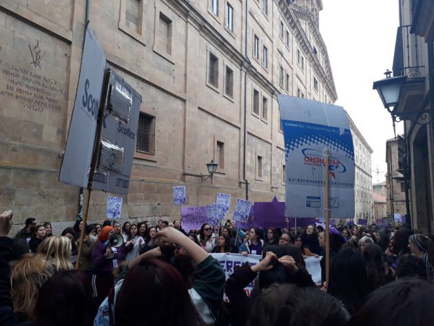 Los estudiantes, el Rectorado, la Plaza Mayor, las calles de Salamanca... llenas de feminismo Los estudiantes, el Rectorado, la Plaza Mayor, las calles de Salamanca... llenas de feminismo