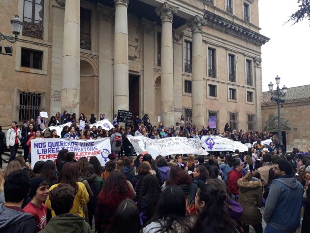 Los estudiantes, el Rectorado, la Plaza Mayor, las calles de Salamanca... llenas de feminismo Los estudiantes, el Rectorado, la Plaza Mayor, las calles de Salamanca... llenas de feminismo
