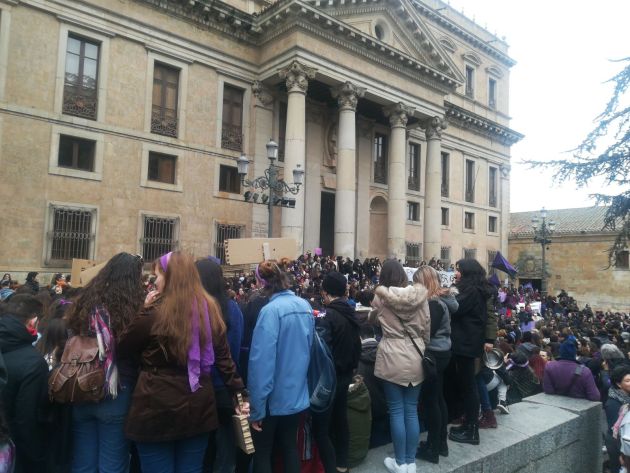 Los estudiantes, el Rectorado, la Plaza Mayor, las calles de Salamanca... llenas de feminismo Los estudiantes, el Rectorado, la Plaza Mayor, las calles de Salamanca... llenas de feminismo