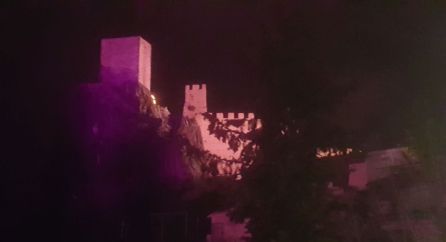 El castillo de La Irula lucirá el color morado en su alumbrado nocturno durante una semana El castillo de La Irula lucirá el color morado en su alumbrado nocturno durante una semana