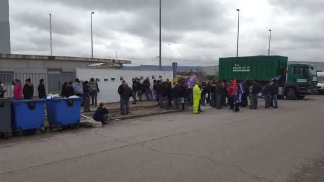 Protesta en la empresa Ofsa Farmavenix. Protesta en la empresa Ofsa Farmavenix.