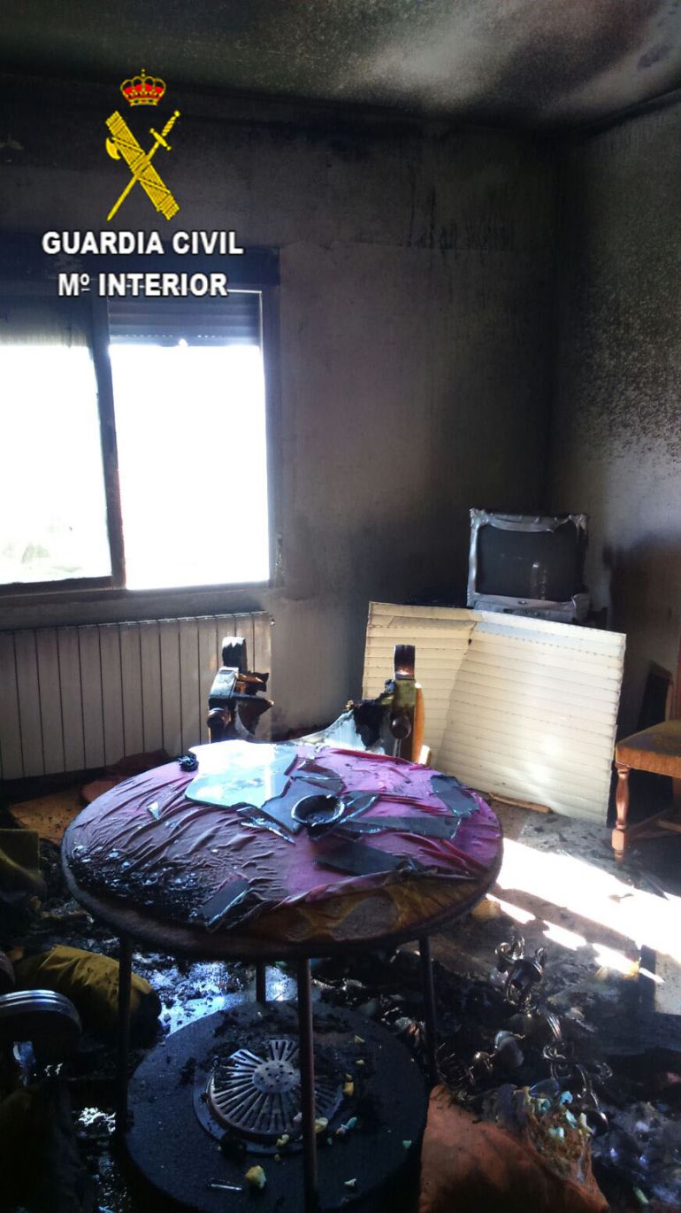 Estado en el que quedó la vivienda incendiada en Guadalupe Estado en el que quedó la vivienda incendiada en Guadalupe