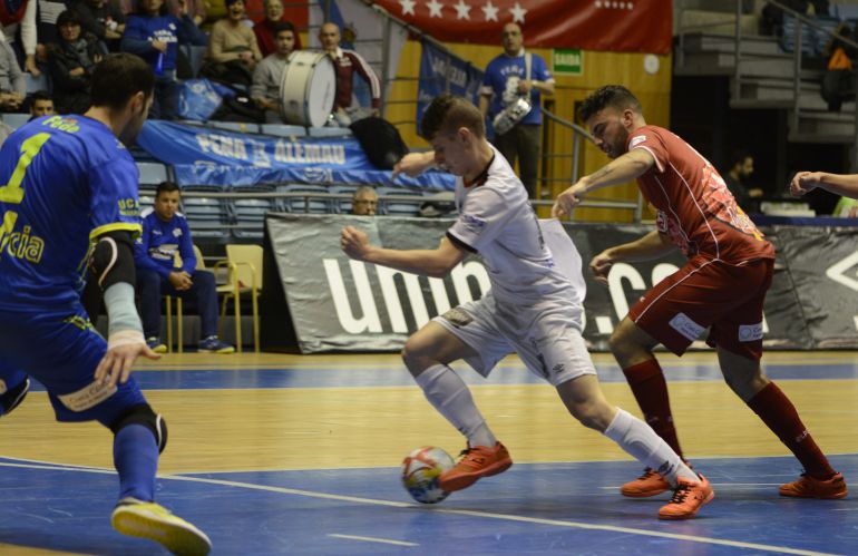 ElPozo cumple en Santiago antes de la Copa y Plásticos Romero se hunde en Valencia ElPozo cumple en Santiago antes de la Copa y Plásticos Romero se hunde en Valencia