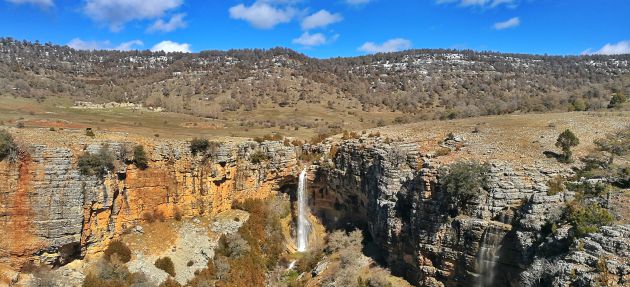 Cascada del nacimiento del río Trabaque. Cascada del nacimiento del río Trabaque.
