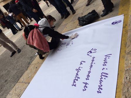 El color lila va ser el protagonista de la jornada de la vaga feminista. El color lila va ser el protagonista de la jornada de la vaga feminista.