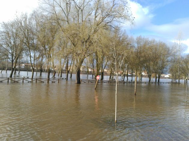 El río Tormes, en alerta tras las fuertes lluvias de este fin de semana El río Tormes, en alerta tras las fuertes lluvias de este fin de semana