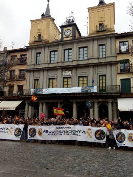 Manifestantes en la Plaza Mayor Manifestantes en la Plaza Mayor