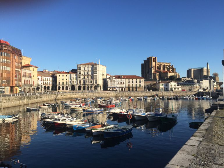 Dársena pesquera de Castro Urdiales. Dársena pesquera de Castro Urdiales.