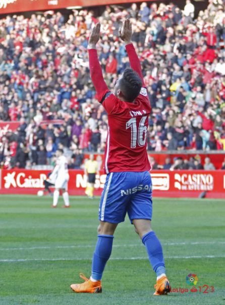 Jony celebra el primer gol rojiblanco. Jony celebra el primer gol rojiblanco.