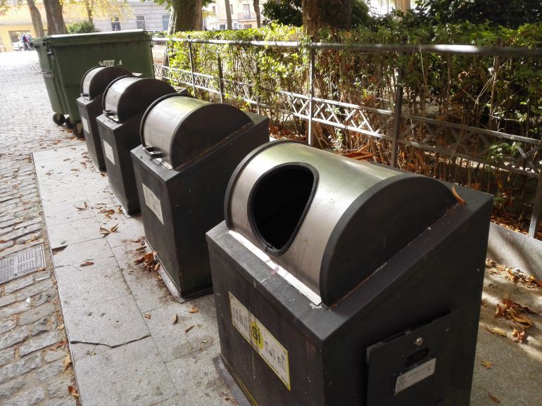 Contenedores de basura en el casco histórico Contenedores de basura en el casco histórico