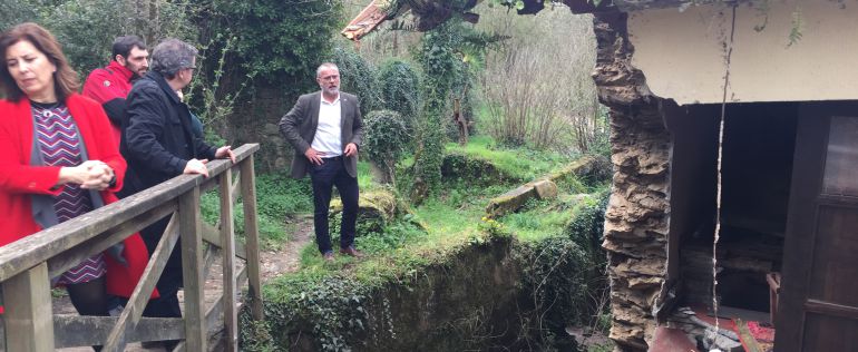 El alcalde visita el molino El alcalde visita el molino