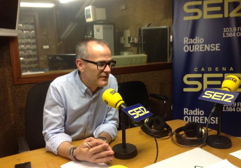 Jesus Vazquez en los estudios de Radio Ourense Jesus Vazquez en los estudios de Radio Ourense