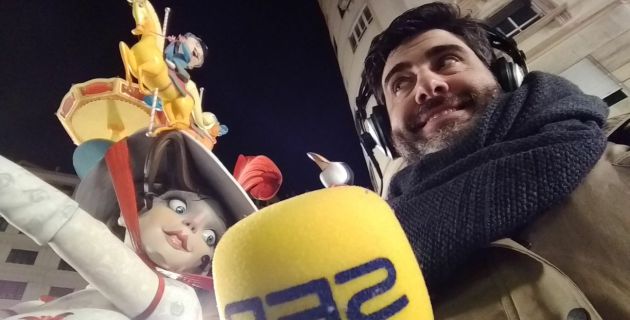 Luis Fernández y el remate de la falla de Periodista Azzati Luis Fernández y el remate de la falla de Periodista Azzati