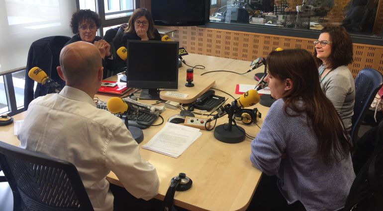 La concejala de Servicios Sociales (1i) junto a las representantes de las oenegés que trabajan con los refugiados La concejala de Servicios Sociales (1i) junto a las representantes de las oenegés que trabajan con los refugiados