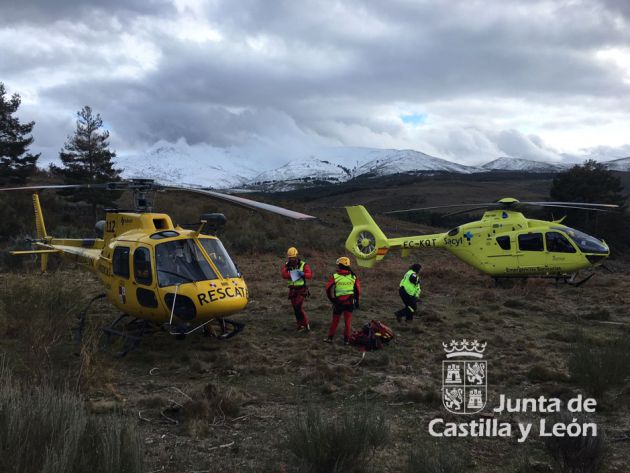 Noticias Ávila: Dos heridos tras caer un tractor por un terraplén Noticias Ávila: Dos heridos tras caer un tractor por un terraplén