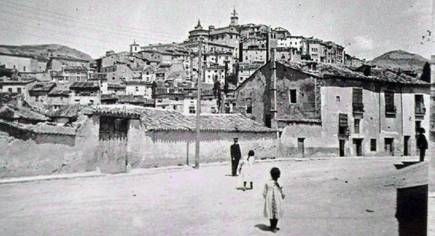 Calle de las Torres en 1915. Calle de las Torres en 1915.