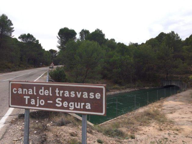 Los municipios ribereños de cabecera del Tajo piden una gestión diferente del Trasvase Tajo-Segura para que se permita la recuperación de los embalses de Entrepeñas y Buendía: "El futuro de los embalses de cabecera pasa por no trasvasar todo lo que supere los 400 Hm3" Los municipios ribereños de cabecera del Tajo piden una gestión diferente del Trasvase Tajo-Segura para que se permita la recuperación de los embalses de Entrepeñas y Buendía: "El futuro de los embalses de cabecera pasa por no trasvasar todo lo que supere los 400 Hm3"