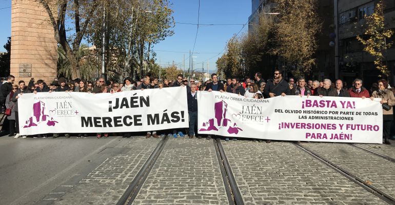 Cabecera de la última manifestación de 'Jaén Merece Más'. Cabecera de la última manifestación de 'Jaén Merece Más'.
