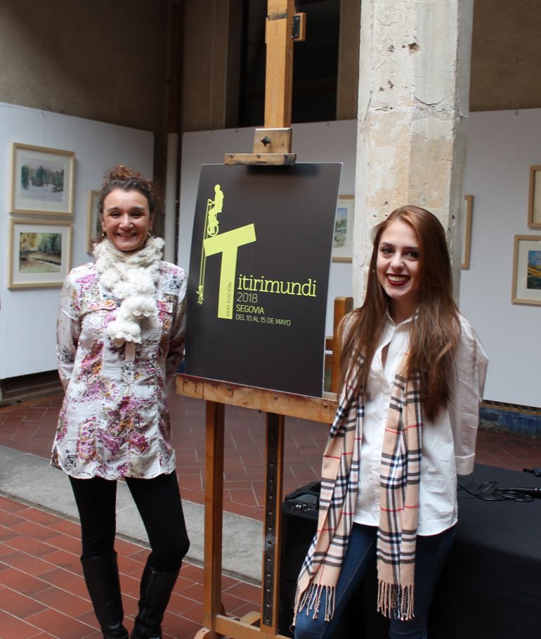 La directora de Titirimundi, Marián Palma, acompaña Cristina Padilla en la presentación del cartel anunciador del Festival de Títeres. La directora de Titirimundi, Marián Palma, acompaña Cristina Padilla en la presentación del cartel anunciador del Festival de Títeres.