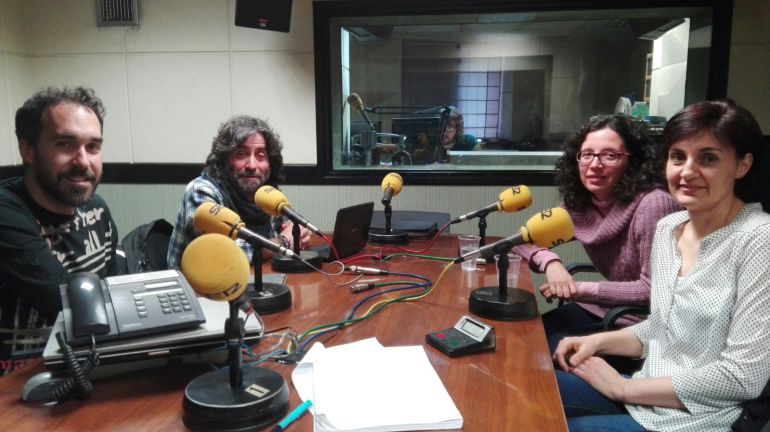 Chema Mezquita, Teo Nieto, Rocío Caballero y Paz Romo en los estudios de Radio Zamora Chema Mezquita, Teo Nieto, Rocío Caballero y Paz Romo en los estudios de Radio Zamora