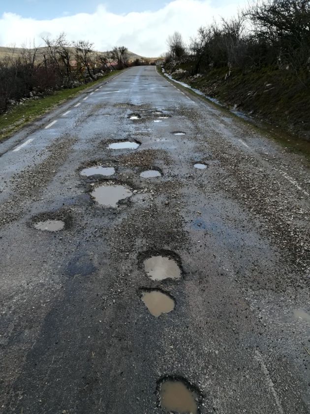 El alcalde de Galve de Sorbe (Guadalajara) reclama el arreglo de la carretera que da acceso al Hayedo de la Tejera Negra: El alcalde de Galve reclama el arreglo de la carretera que da acceso al Hayedo