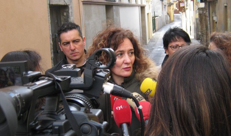 La alcaldesa y el concejal de Medio Ambiente comparecen ante los medios La alcaldesa y el concejal de Medio Ambiente comparecen ante los medios