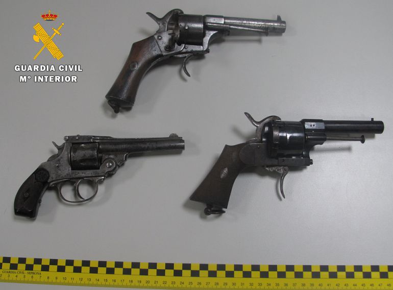 Armas: Investigado por poseer puntas de lanza y armas antiguas Armas: Investigado por poseer puntas de lanza y armas antiguas