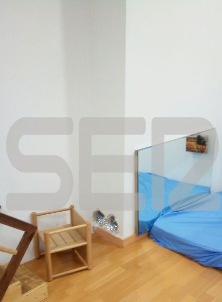 Orificios del sistema de climatización sin las rejillas adecuadas. Una silla los ocultaba. Orificios del sistema de climatización sin las rejillas adecuadas. Una silla los ocultaba.