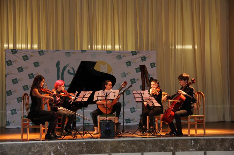 Actuación del grupo segoviano en el concurso de Santa Marta Actuación del grupo segoviano en el concurso de Santa Marta