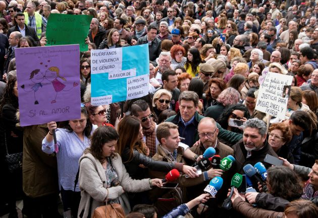 Concentración celebrada en Huelva para exigir la no derogación de la prisión permanente revisable. Concentración celebrada en Huelva para exigir la no derogación de la prisión permanente revisable.
